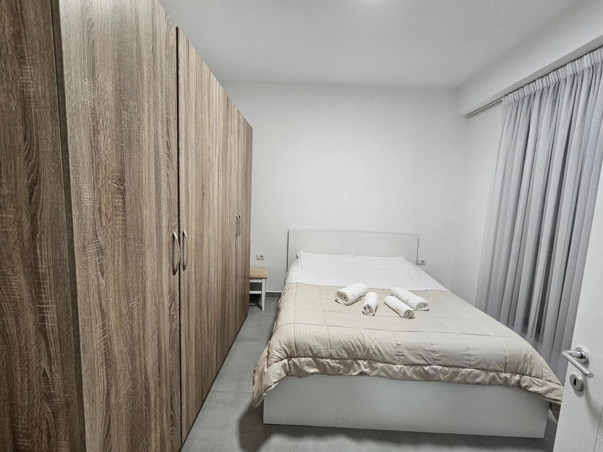 Daily Apartment In Center Tirana Bagian luar foto