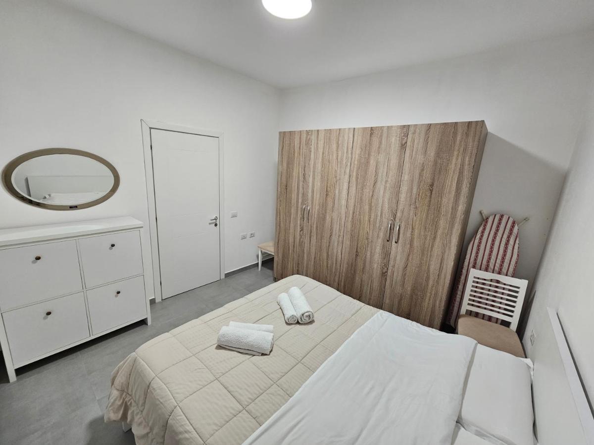 Daily Apartment In Center Tirana Bagian luar foto
