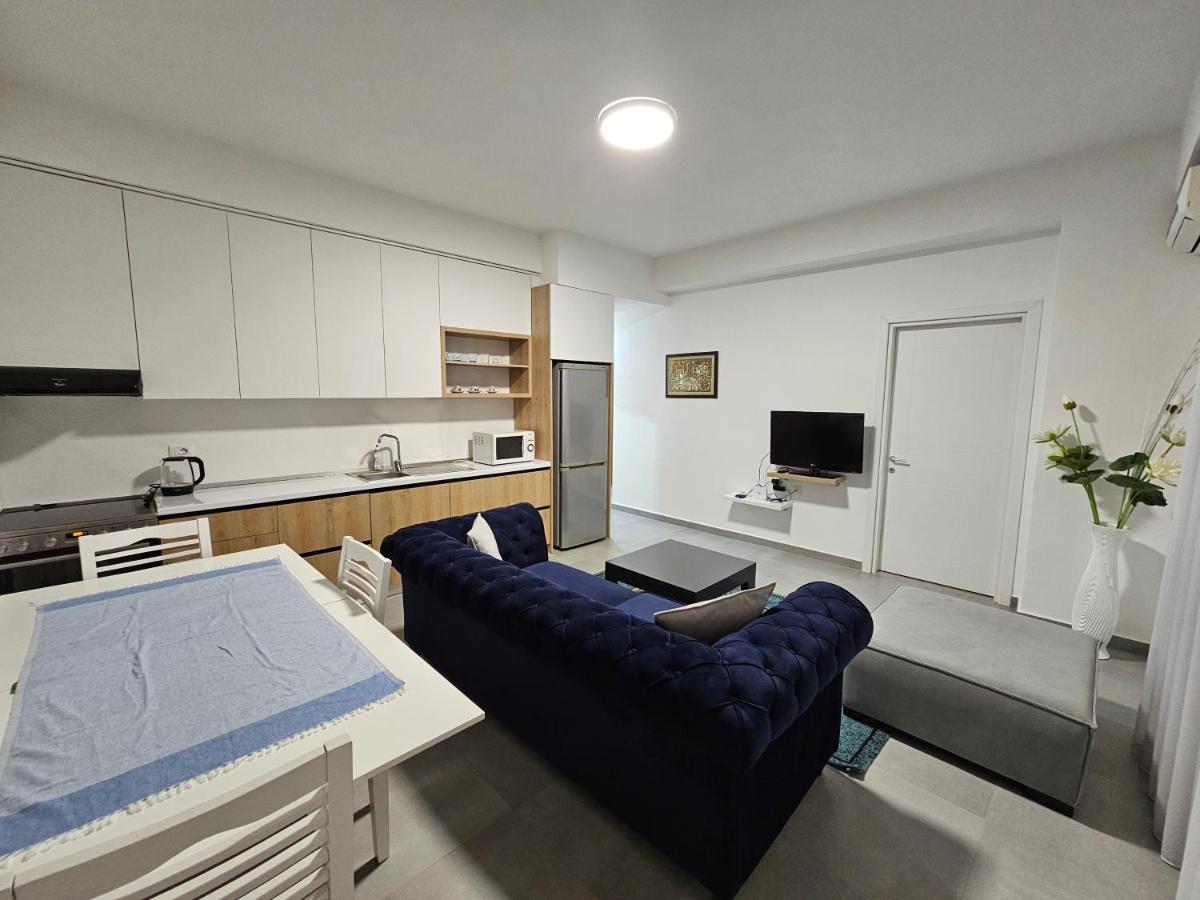 Daily Apartment In Center Tirana Bagian luar foto