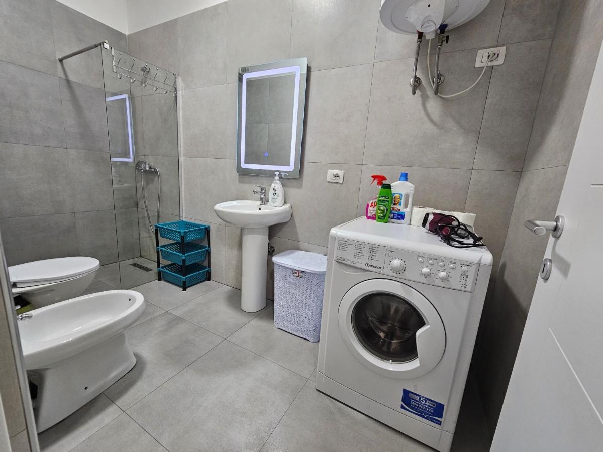 Daily Apartment In Center Tirana Bagian luar foto